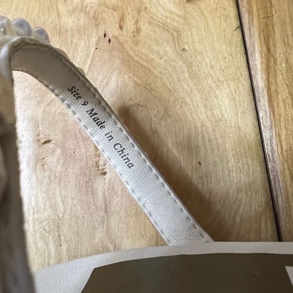 Dolce Vita Barrit Pearl Heals - Picture 12 of 13